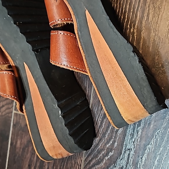 Garcias Tan Brown Lightweight Leather Embossed Platform Sip on Sandals - Picture 10 of 14